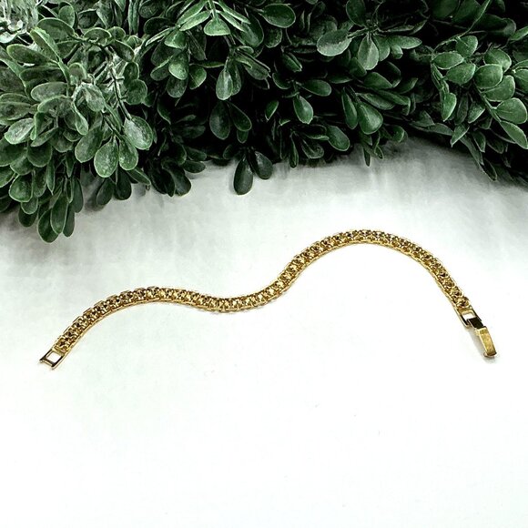 Gold Tone Chain Bracelet With Secure Clasp - Picture 5 of 7